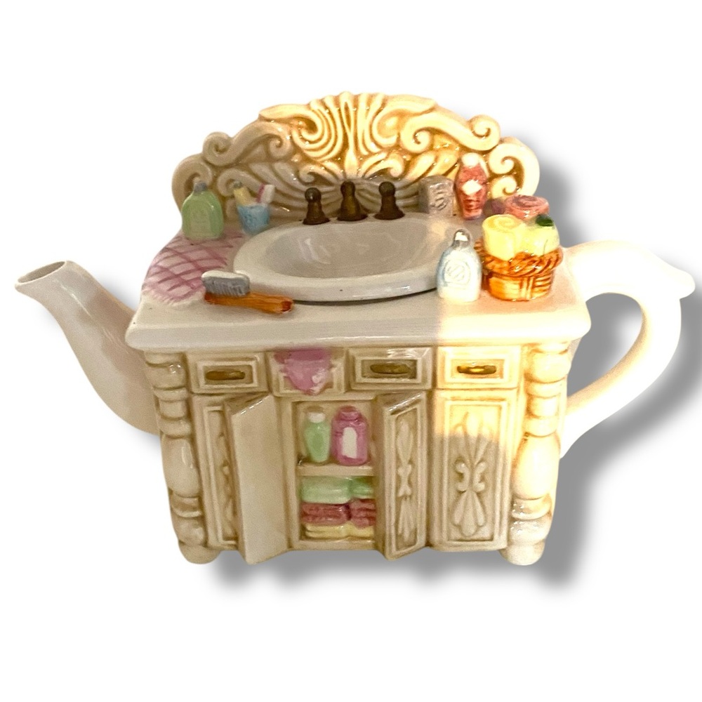Two Collectable Fun Tea Pots - Picture 5 of 7